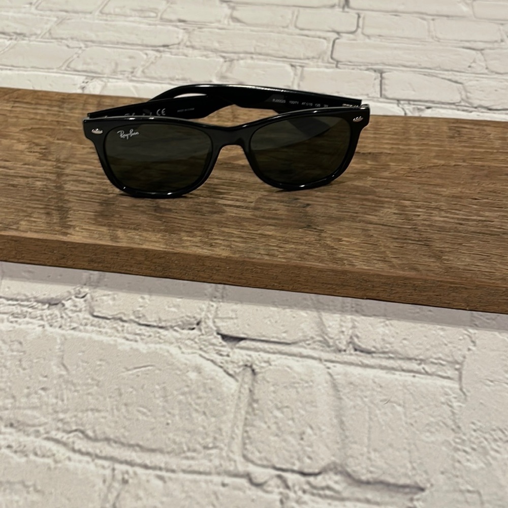 Ray-Ban Junior new wayfarer sunglasses. RJ9052s. 47-15-125